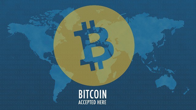 Bitcoins Logo auf Weltkarte - Bitcoin accepted here