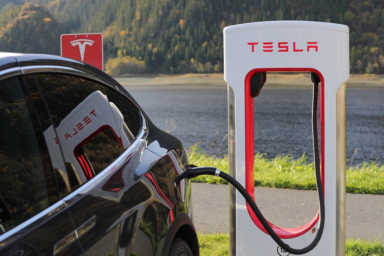 tesla aktie kaufen elektroauto aufladen - Beste Aktien 2021