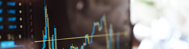 Aktienchart auf Computerbildschirm - Aktien bis 10 Euro