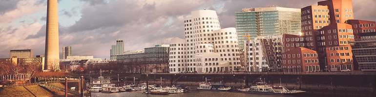 Düsseldorf Rheinufer Lang und Schwarz Beitragsbild